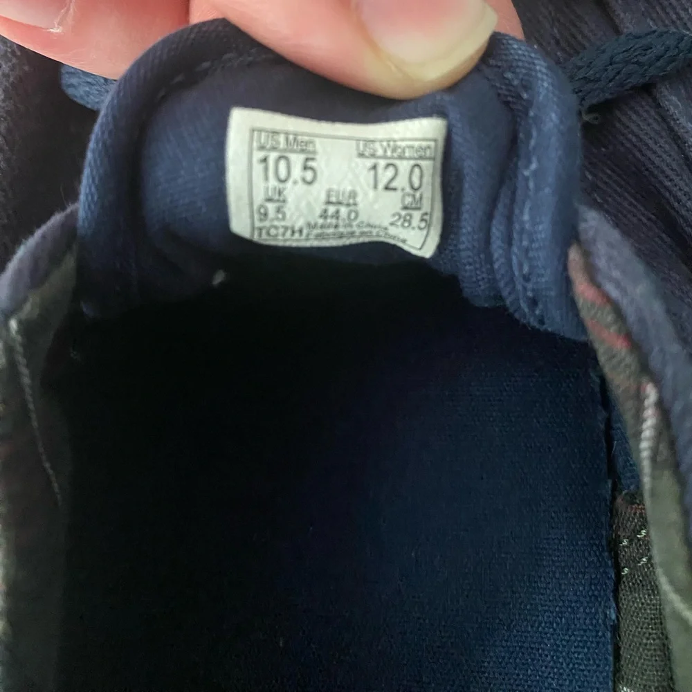 Vans - Picture 2 of 4